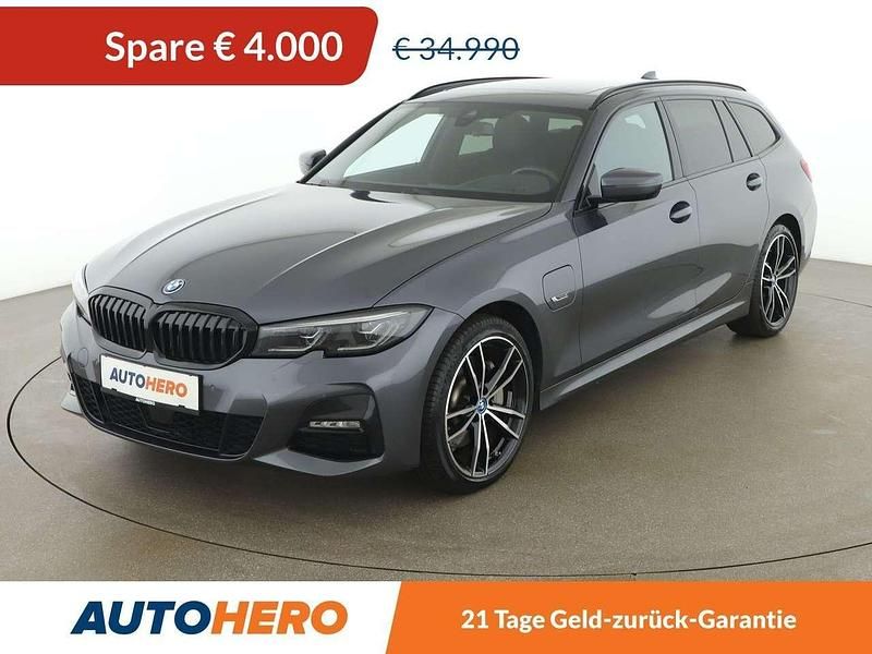 Grau Gebraucht 2021 BMW 330e M Sport Kombi | € 30.990 (Guter Preis) - Bild 1/3