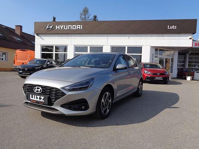 Gebraucht Hyundai i30 GO! 97 PS (71 kW) 2024 Silber Limousine