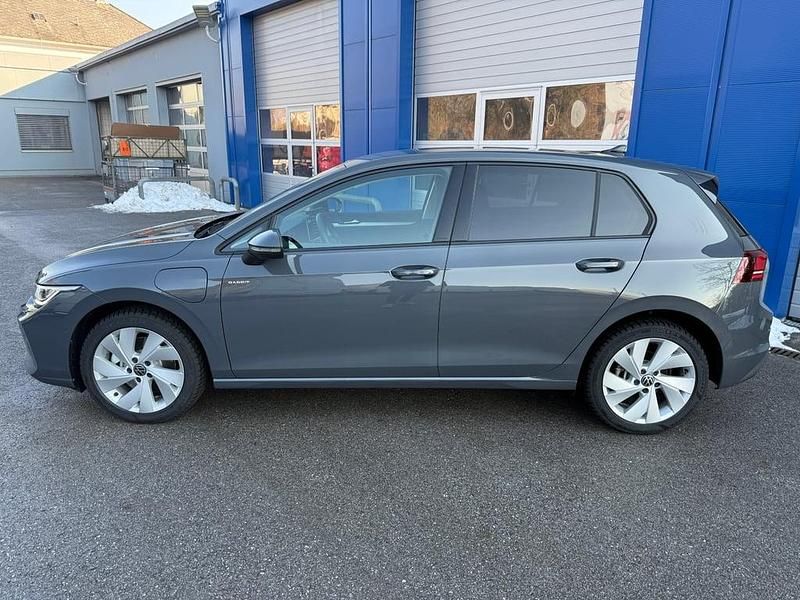 Neu VW Golf VIII 204 PS (150 kW) 2026 Mittelgrau  metallic Limousine