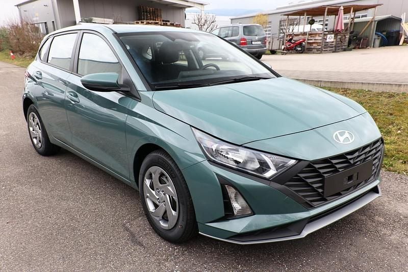 Neu Hyundai i20 Select 90 PS (66 kW) 2025 Grün Kleinwagen