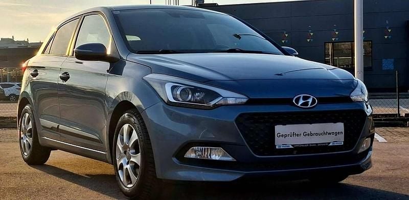Gebraucht Hyundai i20 GO! 83 PS (61 kW) 2017 Blau Limousine