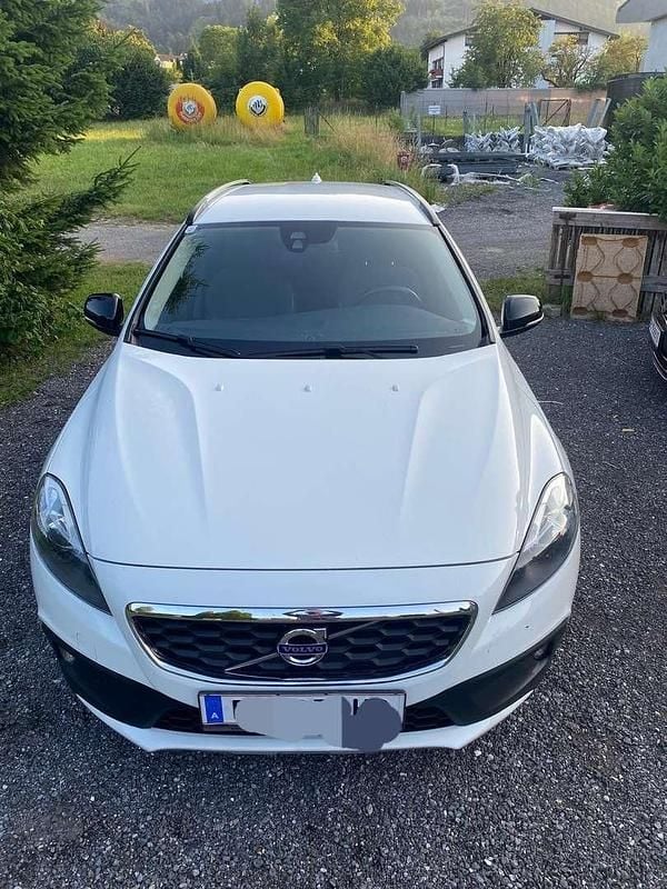 Gebraucht Volvo V40 CC Kinetic 114 PS (83 kW) 2014 Weiß Kombi
