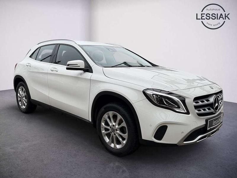 Gebraucht Mercedes GLA180 122 PS (89 kW) 2019 Weiß SUV