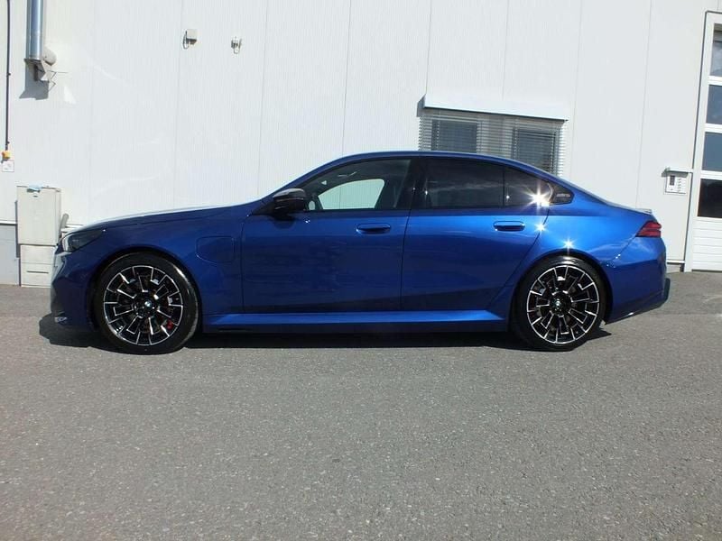 Gebraucht BMW M5 Shadowline 727 PS (534 kW) 2025 Blau (m marina bay) Limousine