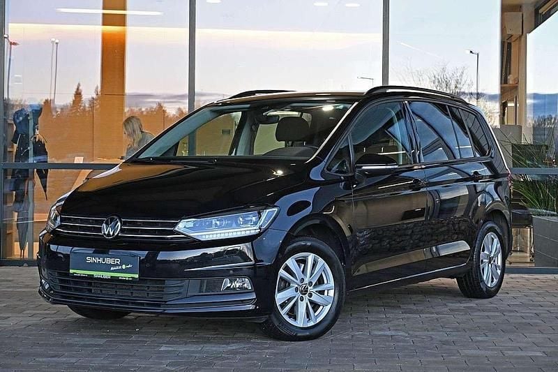 Schwarz Gebraucht 2021 VW Touran Comfortline Van / Kleinbus | € 27.390 (Etwas zu teuer) - Bild 1/4