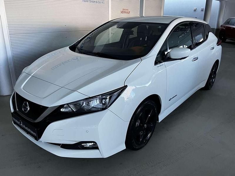 Gebraucht Nissan Leaf Tekna 110 kW (150 PS) 2018 Weiß Kleinwagen