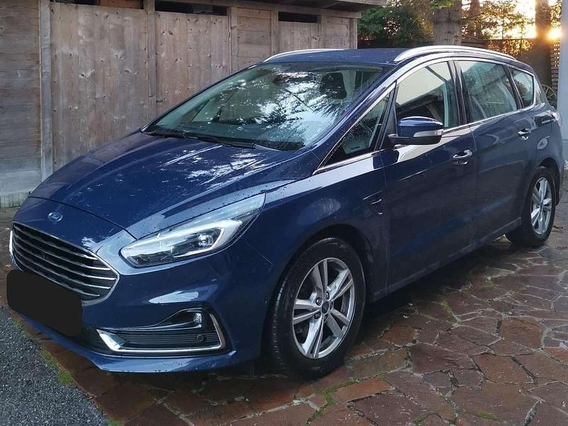 Blau Gebraucht 2020 Ford S-MAX Titanium Van / Kleinbus | € 27.000 (Teuer) - Bild 1/4