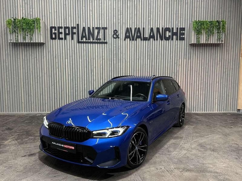 Gebraucht BMW 330e M Sport 292 PS (214 kW) 2022 Blau Kombi