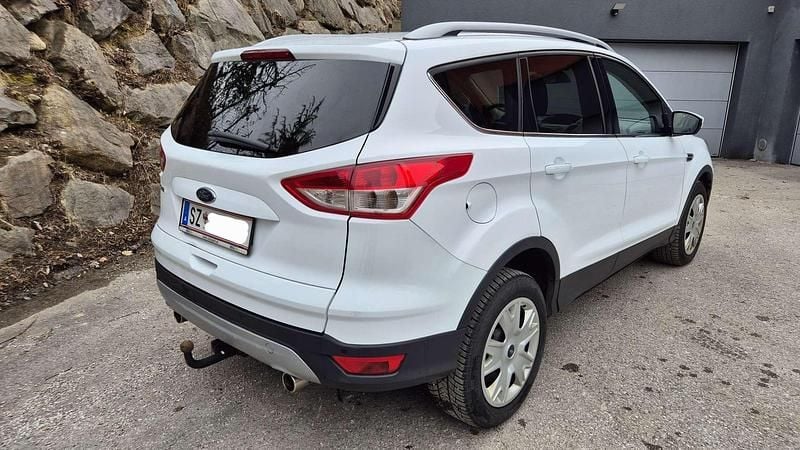 Gebraucht Ford Kuga Trend 120 PS (88 kW) 2016 Weiß SUV