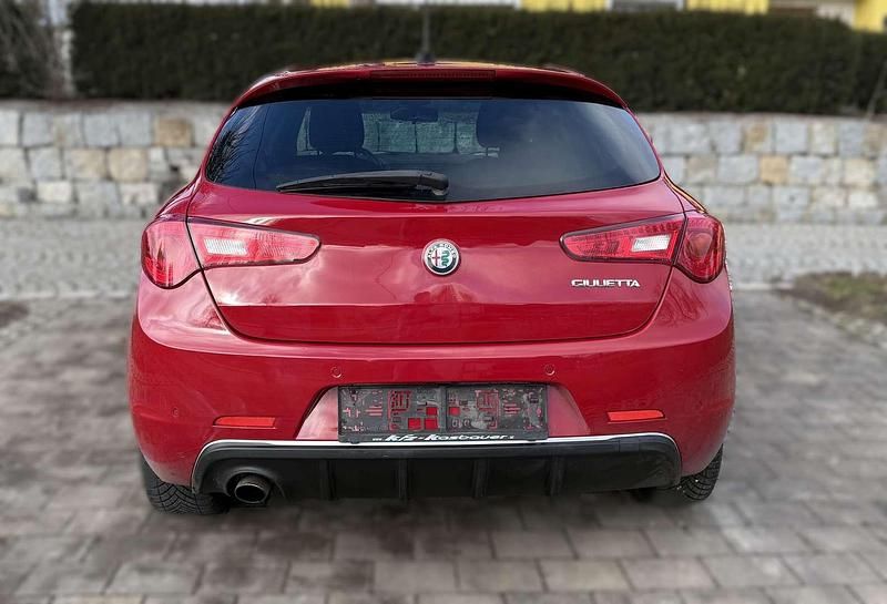 Gebraucht Alfa Romeo Giulietta Super 120 PS (88 kW) 2019 Rot Kleinwagen