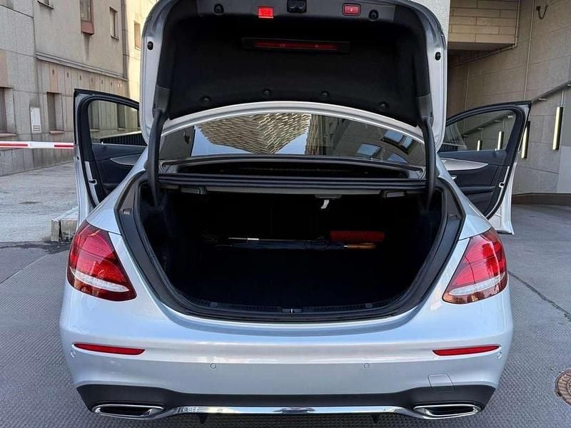 Gebraucht 2017 Mercedes E220 AMG line Limousine | € 28.250 (Fairer Preis) - Bild 1/4
