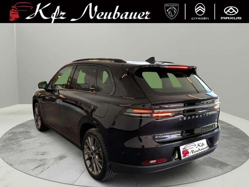 Neu Leapmotor C10 218 PS (160 kW) 2025 Schwarz SUV