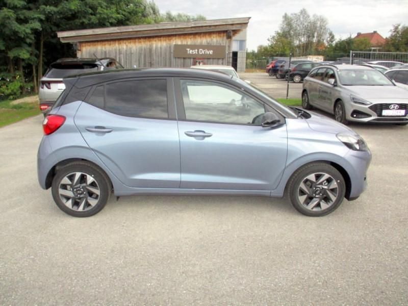 Gebraucht Hyundai i10 GO! 63 PS (46 kW) 2023 Meta blue pearl / schwarz Kleinwagen