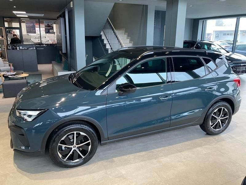 Neu Seat Arona Style 115 PS (84 kW) 2026 Dunkelblau  normal SUV