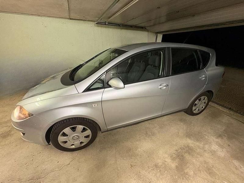 Grau Gebraucht 2006 Seat Toledo Stylance Limousine | € 2.499 - Bild 1/4