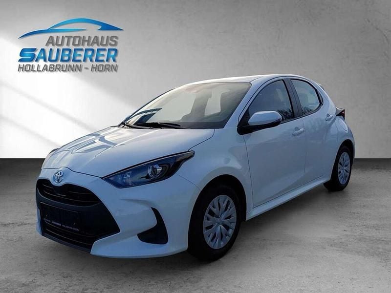 Weiß Gebraucht 2023 Toyota Yaris Active Limousine | € 16.490 (Fairer Preis) - Bild 1/4