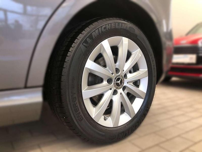 Gebraucht Mercedes B180 122 PS (89 kW) 2018 Grau Van / Kleinbus