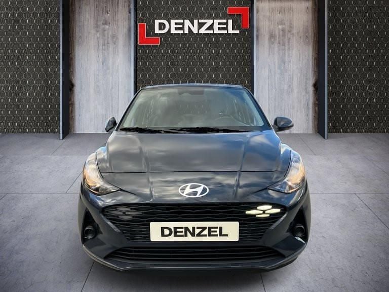 Neu Hyundai i10 63 PS (46 kW) 2025 Grau Kleinwagen