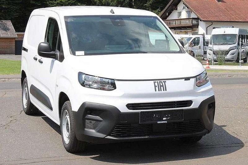 Neu Fiat Doblò 102 PS (75 kW) 2025 Weiß Van / Kleinbus