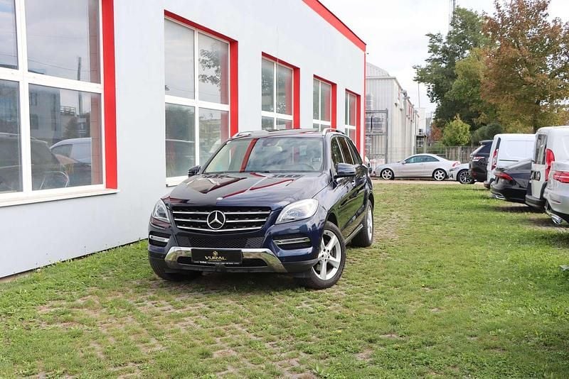 Blau Gebraucht 2014 Mercedes ML350 SUV | € 24.890 (Fairer Preis) - Bild 1/4