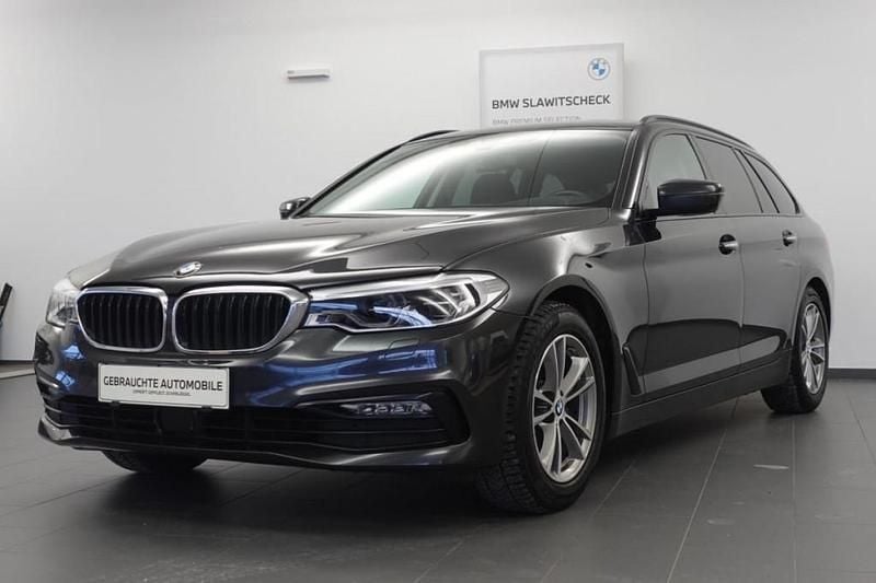 Grau Gebraucht 2018 BMW 520 Shadowline Kombi | € 27.790 (Fairer Preis) - Bild 1/4