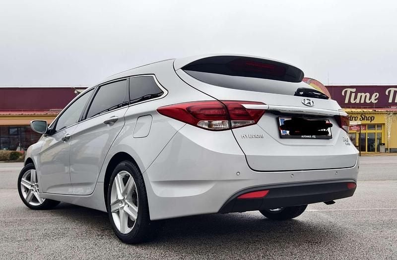 Gebraucht Hyundai i40 Premium 141 PS (103 kW) 2015 Silber Kombi