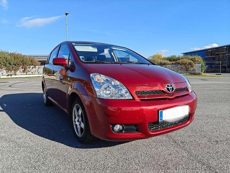 Rot Gebraucht 2007 Toyota Corolla Verso Van / Kleinbus | € 4.500 - Bild 1/4