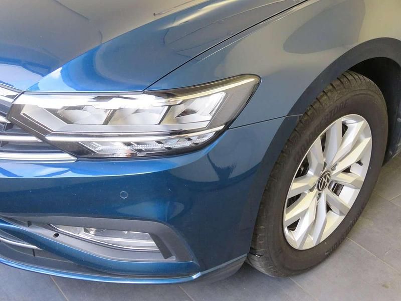 Gebraucht VW Passat Business 150 PS (110 kW) 2023 Mittelblau  metallic Kombi