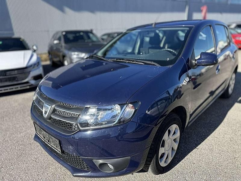 Blau Gebraucht 2014 Dacia Sandero Limousine | € 3.690 - Bild 1/4