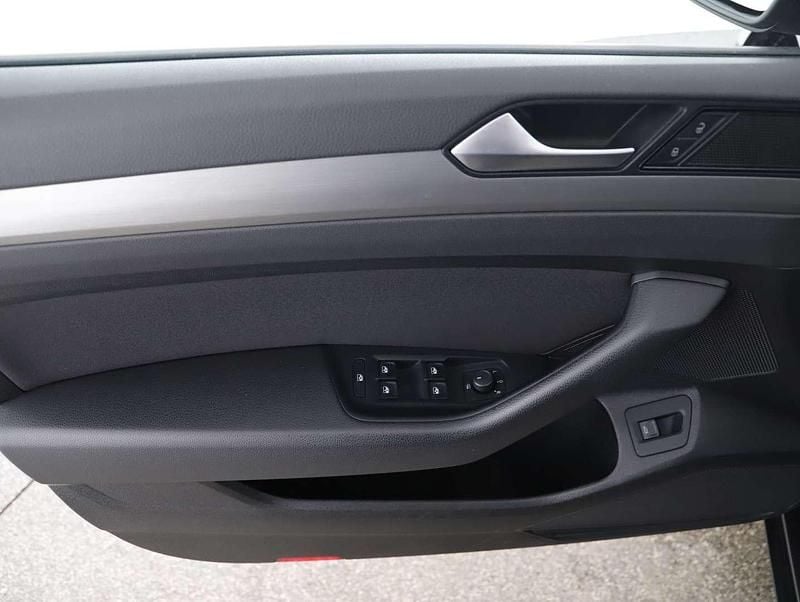 Gebraucht VW Passat 122 PS (89 kW) 2022 Dunkelgrau  metallic Kombi