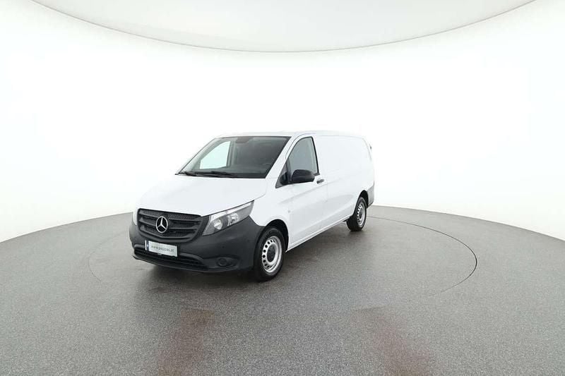 Weiß Gebraucht 2021 Mercedes Vito Van / Kleinbus | € 28.788 (Superpreis) - Bild 1/3