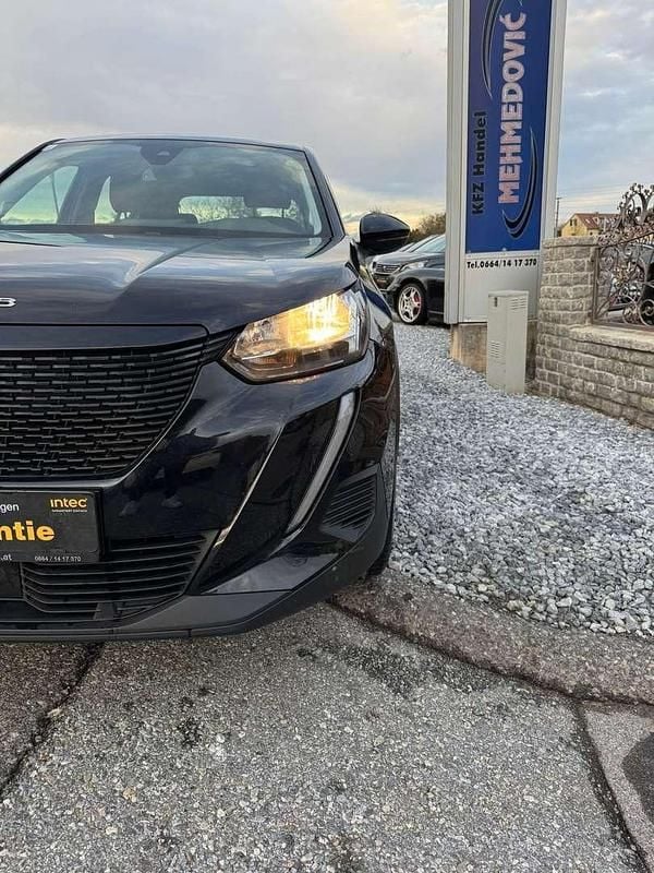 Gebraucht Peugeot 2008 Active 110 PS (80 kW) 2022 Schwarz SUV