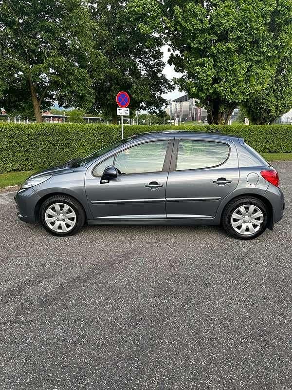 Gebraucht 2009 Peugeot 207 Active Limousine | € 6.000 - Bild 1/4