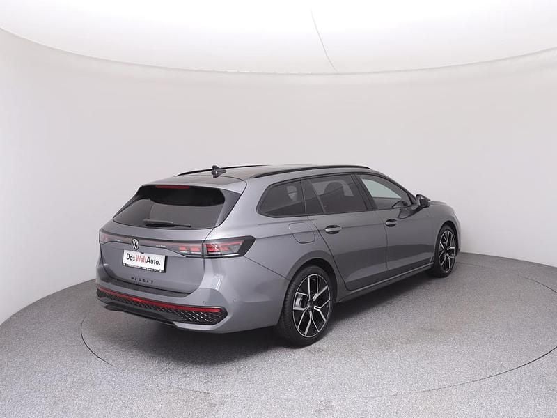 Neu VW Passat Sport 150 PS (110 kW) 2025 Grau Kombi