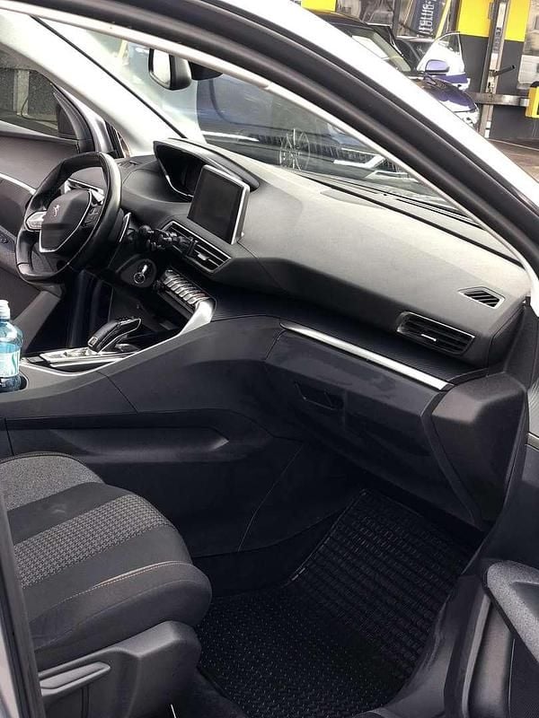 Gebraucht Peugeot 3008 131 PS (96 kW) 2019 Limousine