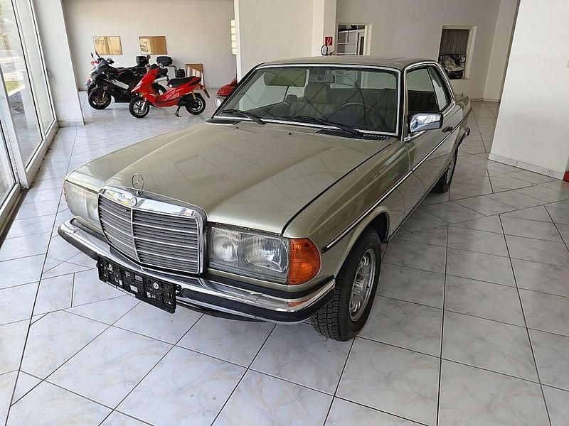 Gebraucht Mercedes 230 136 PS (100 kW) 1981 Braun Limousine