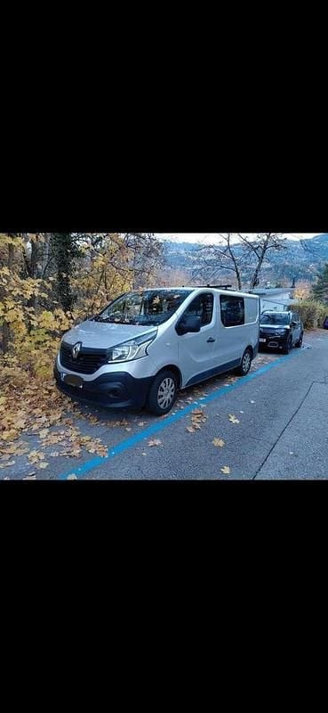Gebraucht Renault Trafic 121 PS (88 kW) 2018 Silber Van / Kleinbus