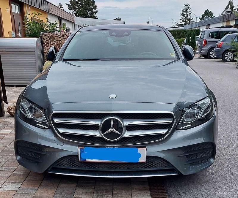 Grau Gebraucht 2016 Mercedes E350 Avantgarde Limousine | € 38.000 - Bild 1/4