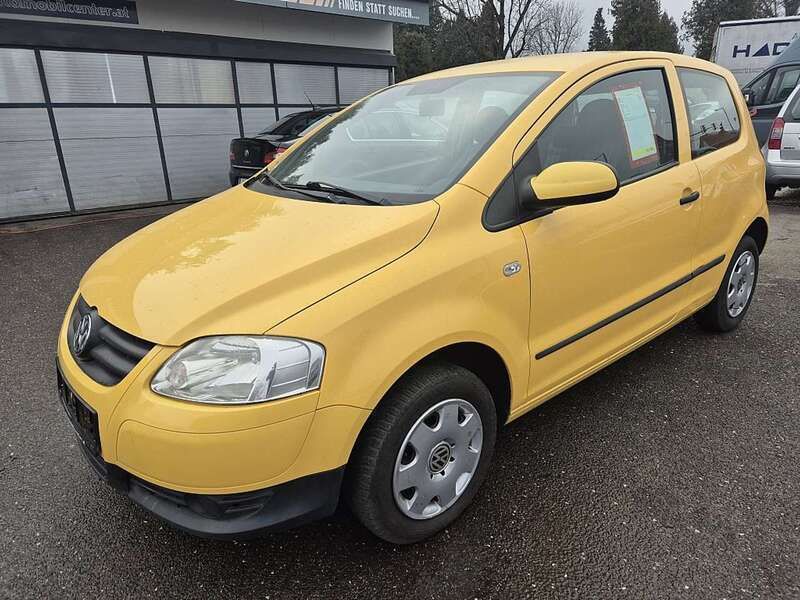 Gelb Gebraucht 2006 VW Fox Kleinwagen | € 2.500 (Teuer) - Bild 1/4