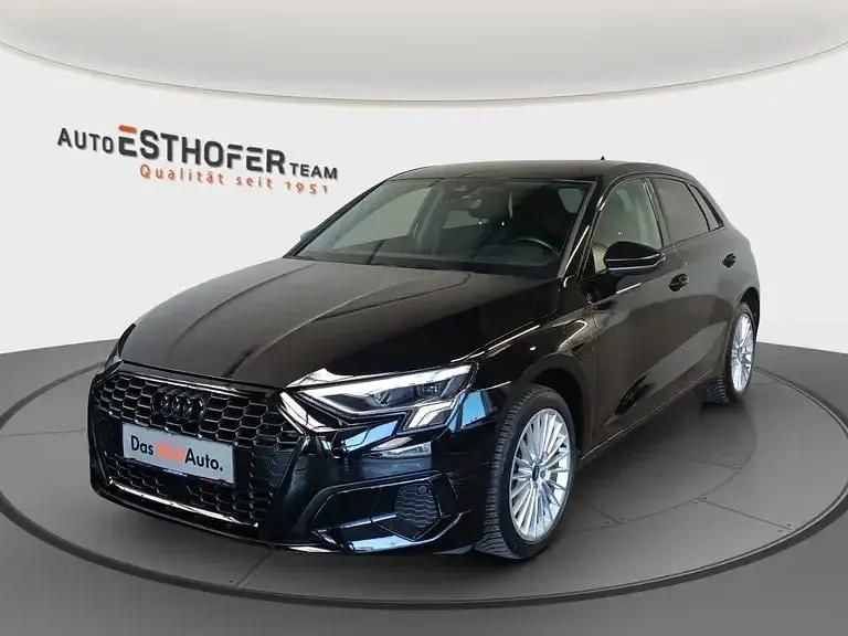 Schwarz normal Gebraucht 2022 Audi A3 Sportback e-tron Advanced Kleinwagen | € 25.790 (Fairer Preis) - Bild 1/4