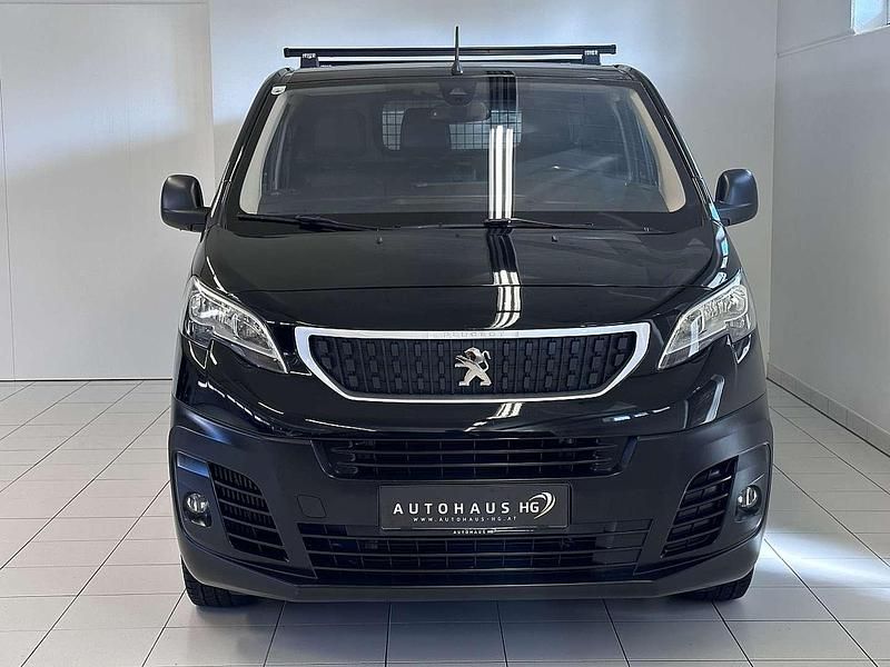 Gebraucht Peugeot Expert Premium 122 PS (89 kW) 2019 Schwarz Van