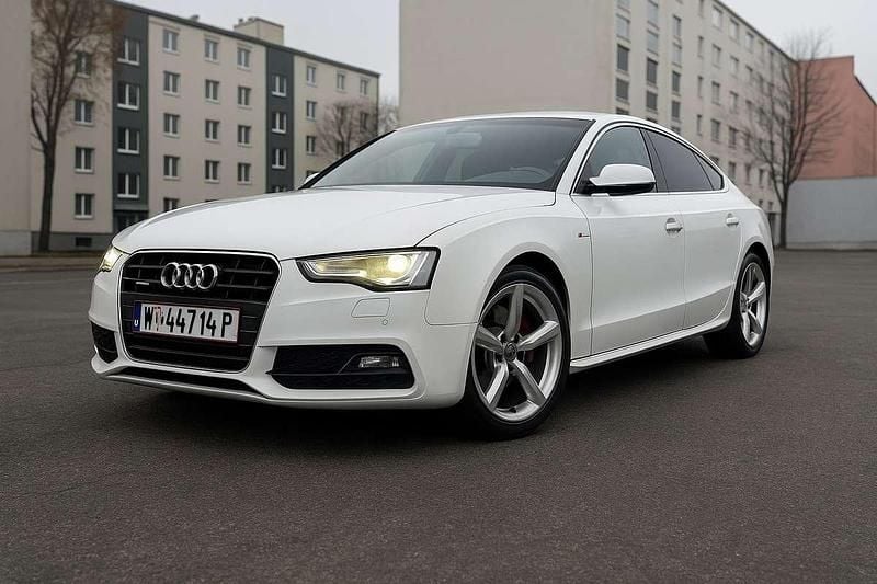 Weiß Gebraucht 2010 Audi A5 S-Line Limousine | € 12.000 - Bild 1/4