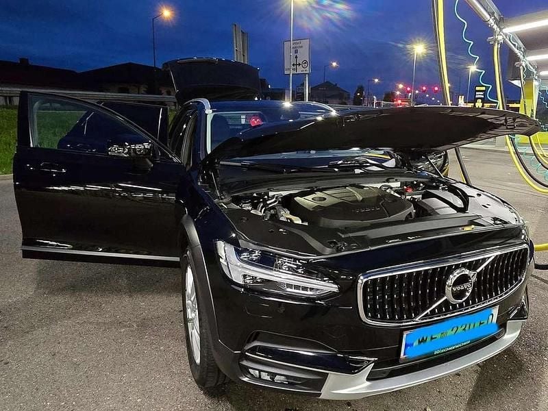 Schwarz Gebraucht 2019 Volvo V90 CC Kombi | € 32.000 - Bild 1/4