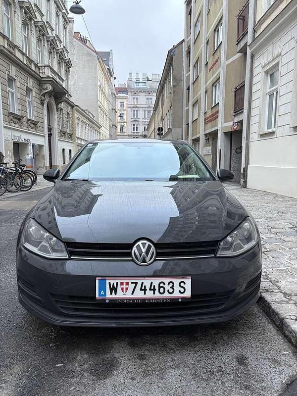 Gebraucht VW Golf VII Trendline 90 PS (66 kW) 2016 Grau Limousine