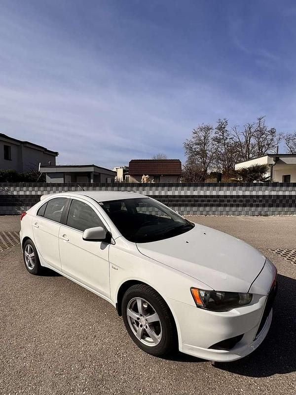 Gebraucht Mitsubishi Lancer Sportback Invite 109 PS (80 kW) 2010 Weiß Limousine