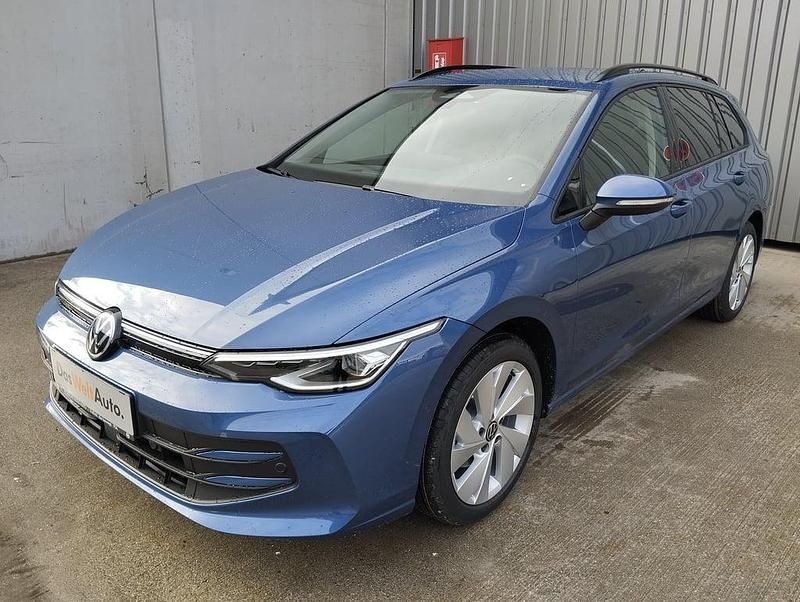 Neu VW Golf VIII Business 115 PS (84 kW) 2026 Mittelblau  normal Kombi