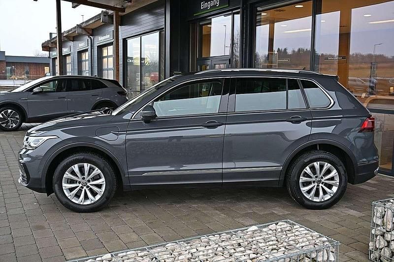 Gebraucht VW Tiguan Elegance 150 PS (110 kW) 2022 Grau SUV