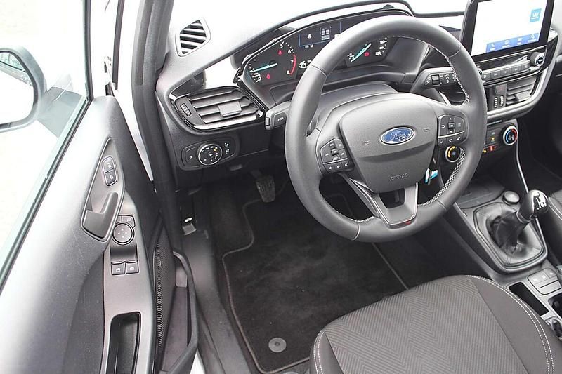 Gebraucht Ford Fiesta Cool & Connect 75 PS (55 kW) 2022 Weiß Kleinwagen