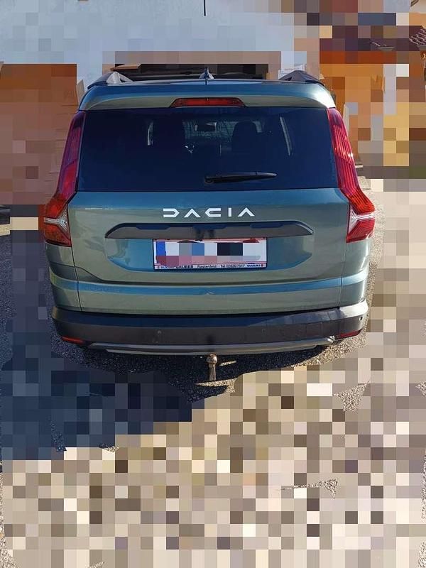 Gebraucht Dacia Jogger Expression 110 PS (80 kW) 2024 Grün Van / Kleinbus