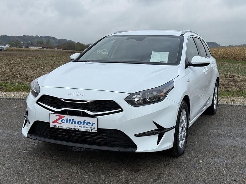 Neu Kia Ceed Sportswagon Silver 140 PS (102 kW) 2025 Kombi